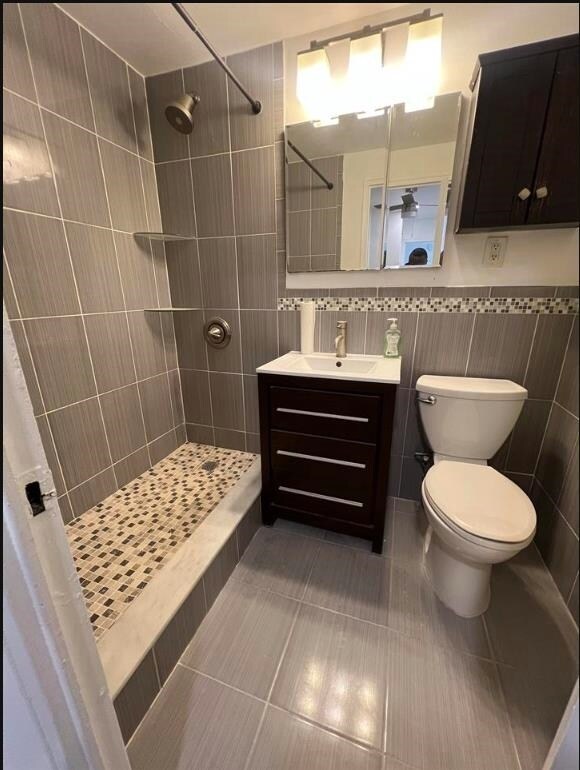 Building Photo - 201 St Pauls Ave