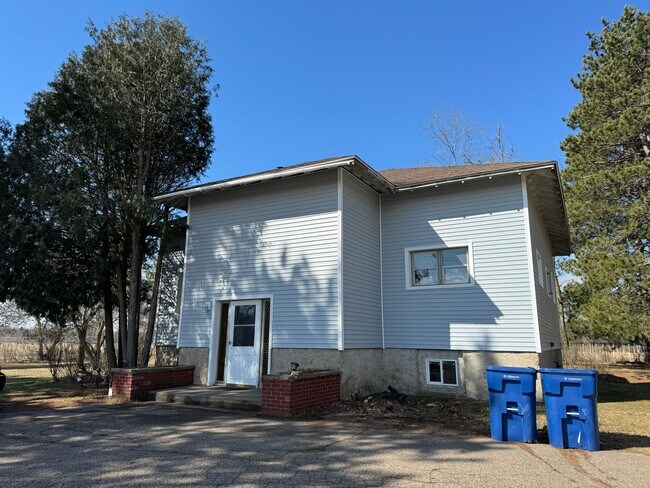 Building Photo - 2093 Creek Rd