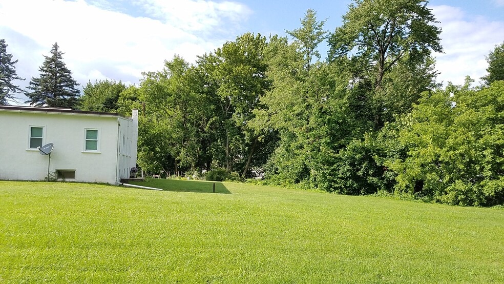 Building Photo - 140 S Poplar St