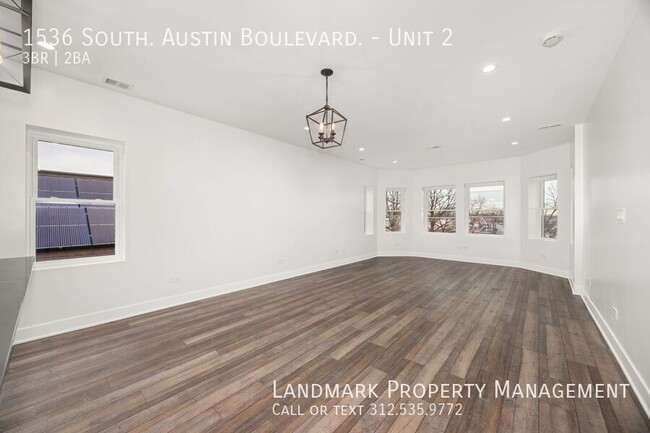 Building Photo - 1536 S Austin Blvd