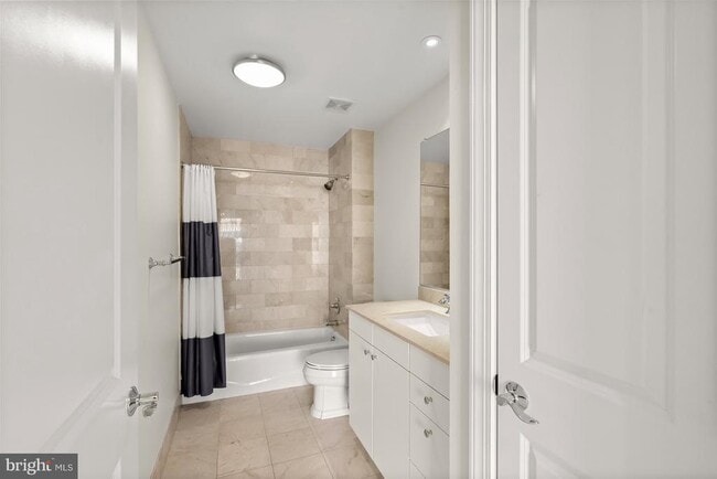 Building Photo - 2425 L St NW