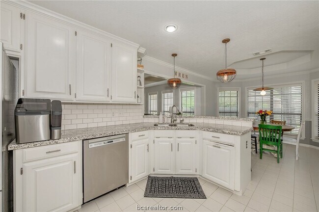 Building Photo - 2905 Aztec Ct