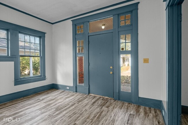 Building Photo - 3 Bedroom 1 Bath