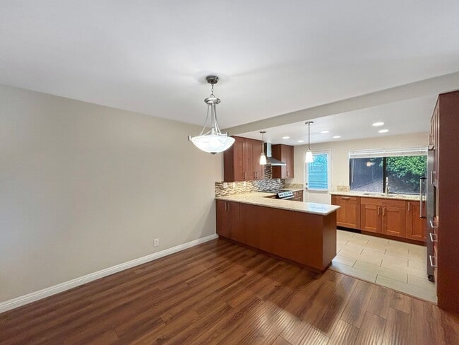 Building Photo - Beautiful 3B/2BA Home W/ 2 Car Garage, Was...