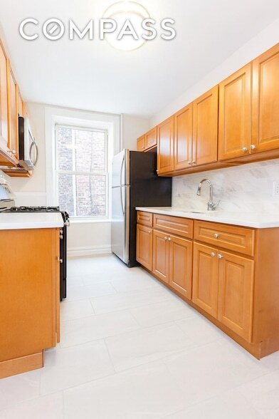 Building Photo - 191-13 42nd Ave