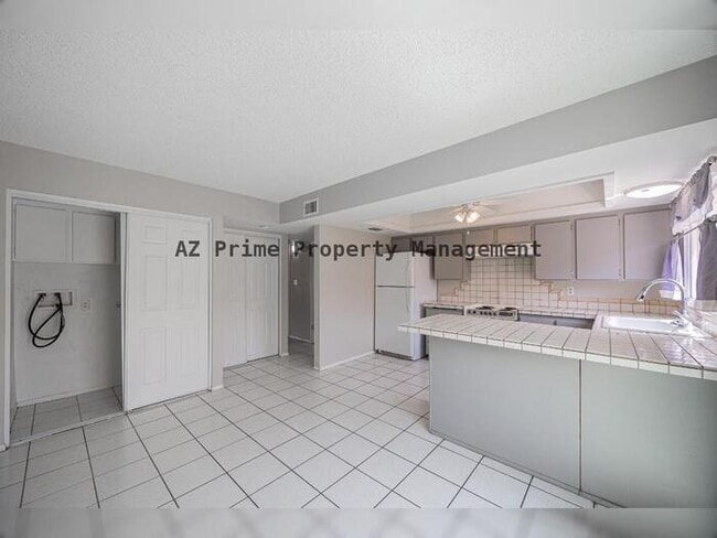 Building Photo - 15 E Carter Dr