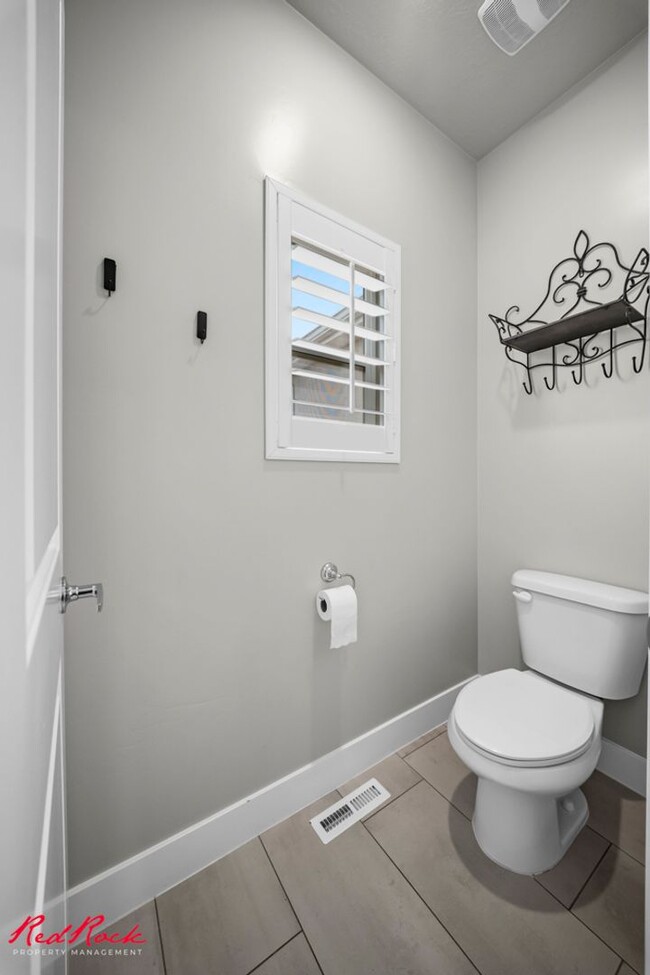 Building Photo - Modern 5 Bedroom Home in Cedar City!