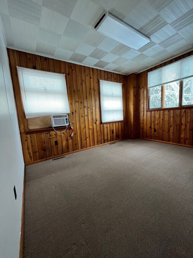 Building Photo - Oakdale - U-Shape Building