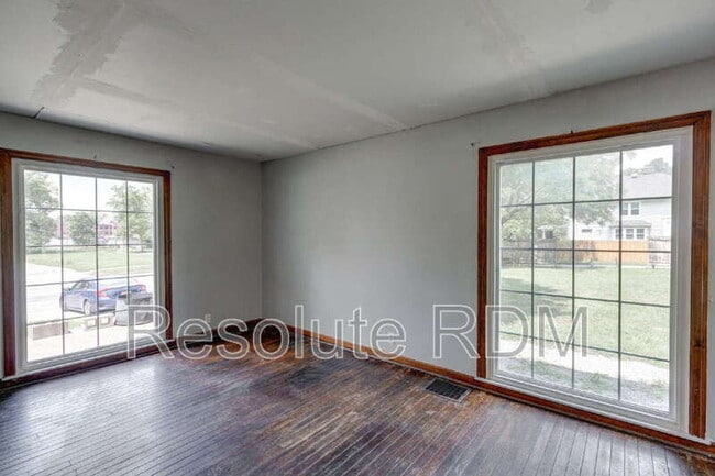 Building Photo - 201 S Emerson Ave