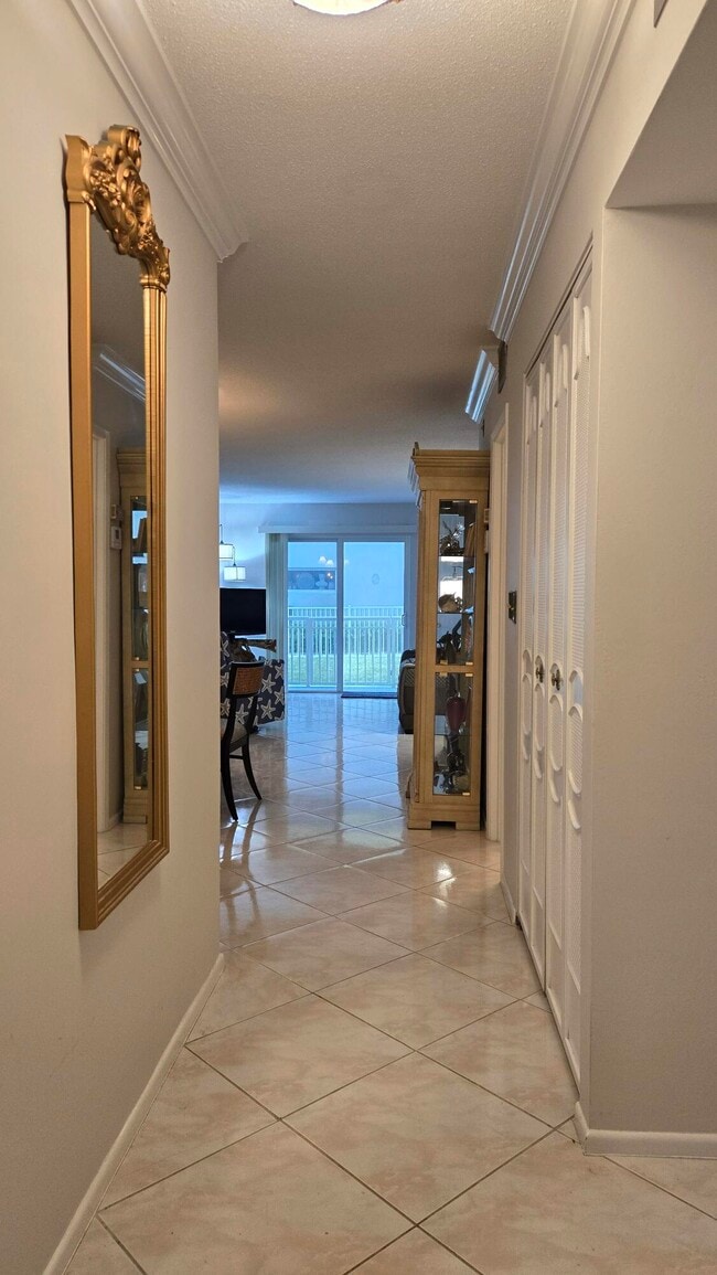 Building Photo - 1161 Hillsboro Mile