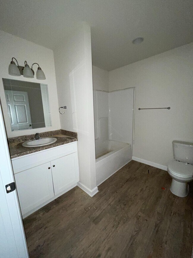 Building Photo - 1525 S Aspen St