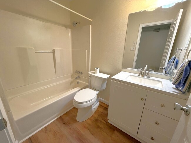 Building Photo - West Knoxville 37921 - Great Location! 3 bedroom 2.5 bath home w/bonus room - Call Adam Sharp (86...