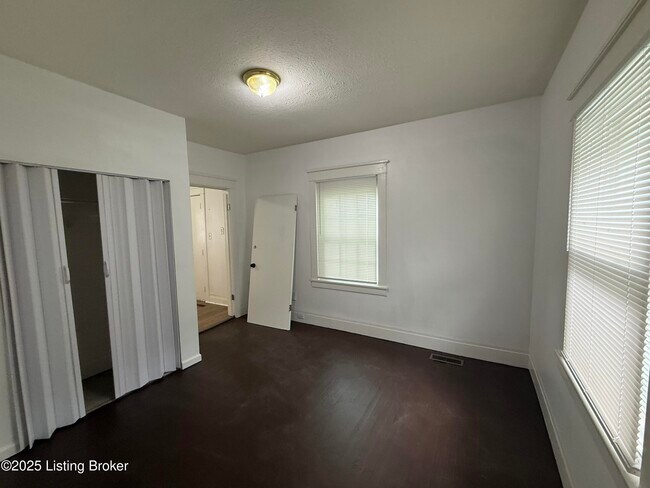 Building Photo - 217 W Fairmont Ave