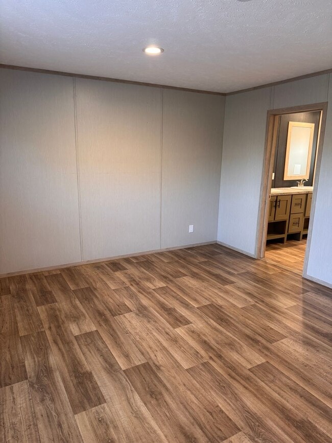 Building Photo - 3 Bedroom || 2 Bathroom in Concord