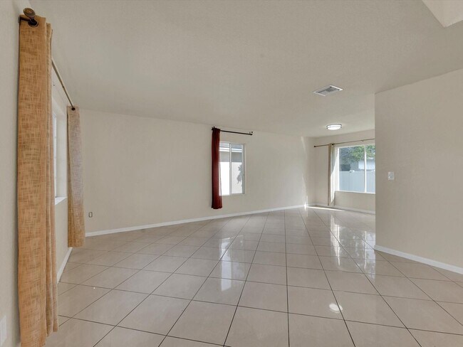 Building Photo - 308 NW 17th Terrace