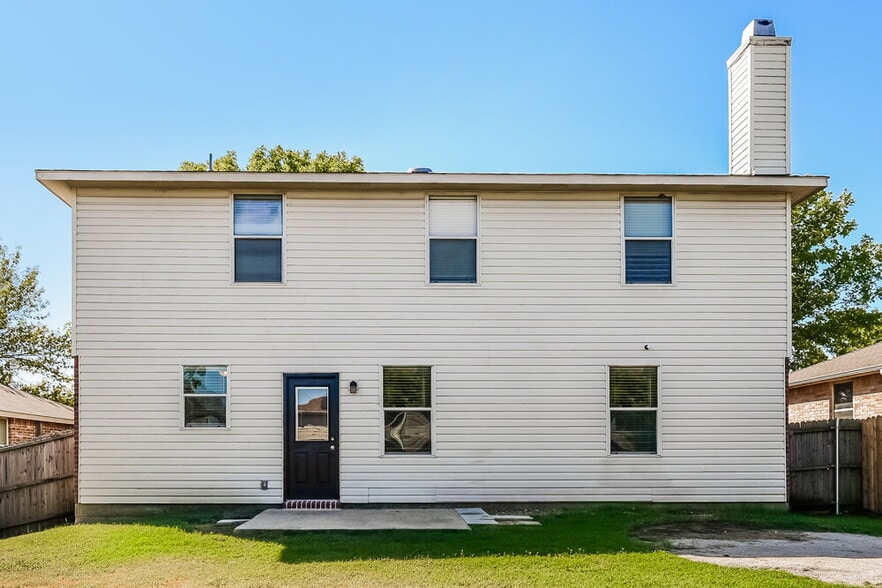 Building Photo - 5500 Still Canyon Dr