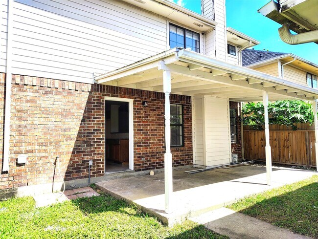 Building Photo - 13835 Purplemartin St