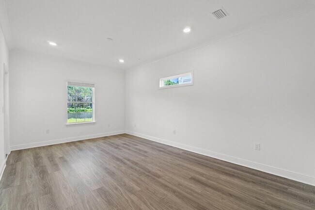 Primary Photo - 212 Kara Lake Dr