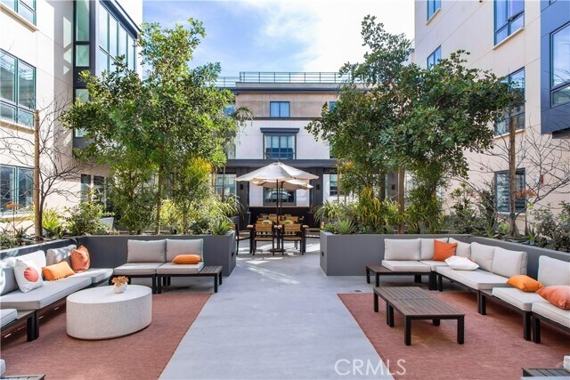 Building Photo - 39 S Los Robles Ave