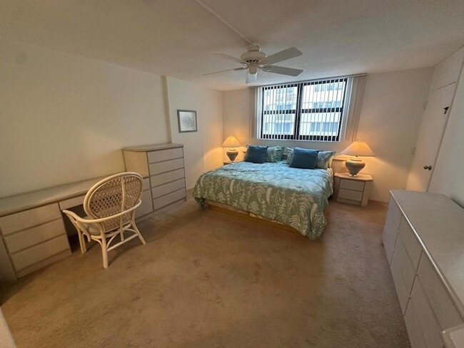 Building Photo - 145 S Ocean Ave