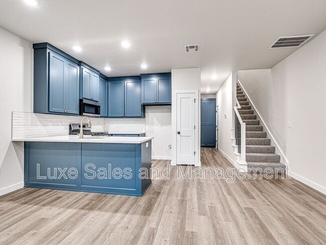 Building Photo - 610 W 2nd St