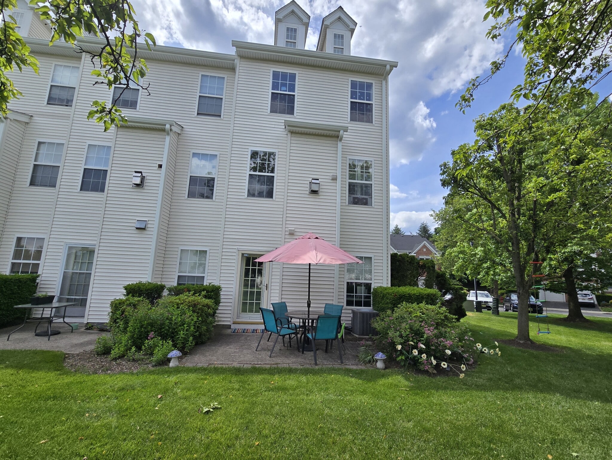 Building Photo - 324 Winthrop Dr