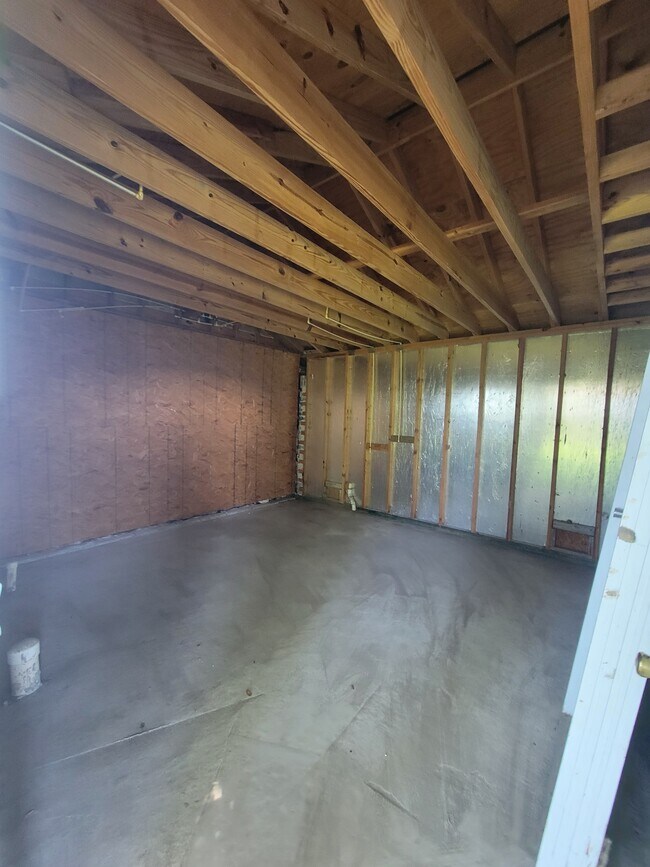 Building Photo - 5427 Heathercrest St