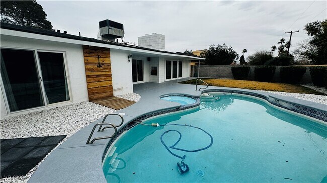 Building Photo - 2905 Mason Ave