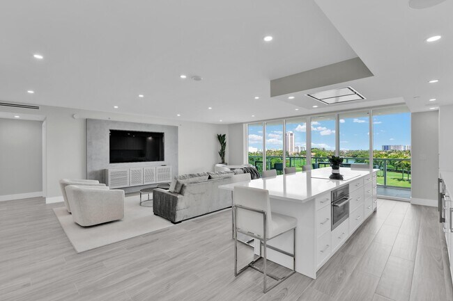 Building Photo - 550 SE Mizner Blvd