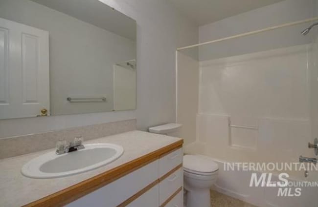 Building Photo - Townhome Columbia Village – Close to Everything Boise Offers