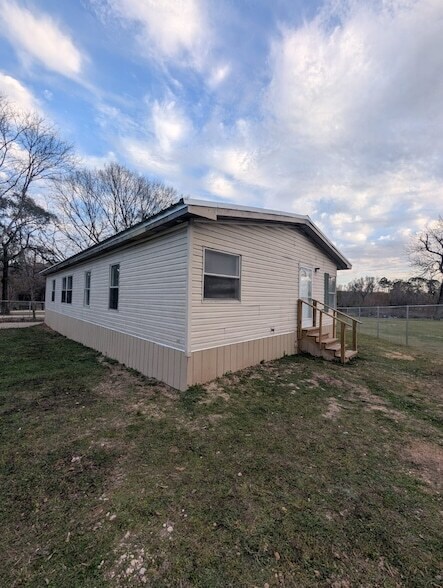 Building Photo - 12070 Clark Ln