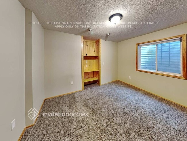 Building Photo - 5043 Ladyslipper Ave N