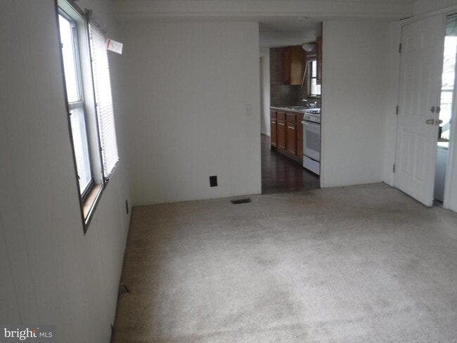 Building Photo - 53 Shamrock Ave