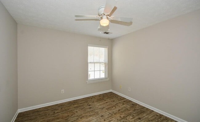 Building Photo - 612 Spanish Oak Dr