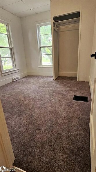 Building Photo - 107 E Vest St