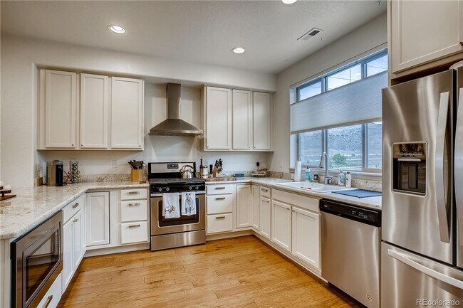 Building Photo - Gorgeous Townhouse in Breathtaking Solterr...