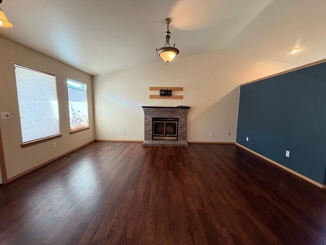Building Photo - Now renting 3 bedroom House