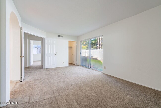 Building Photo - 426 Algonquin Dr