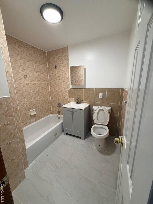 Building Photo - 172-07A 90th Ave