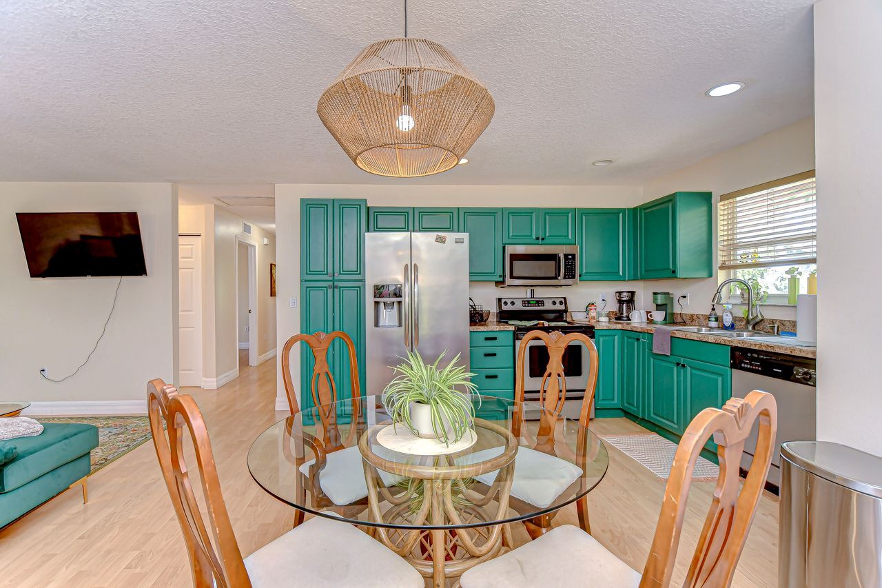 Dining for 4 in the apartment just off the kitchen - 5114 33rd St E