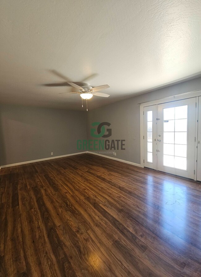 Building Photo - NOW AVAILABLE! 3 Bedroom, 1 Bathroom Home ...