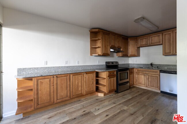 Building Photo - 1233 Barry Ave