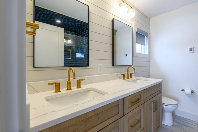 Building Photo - 2620 Main St