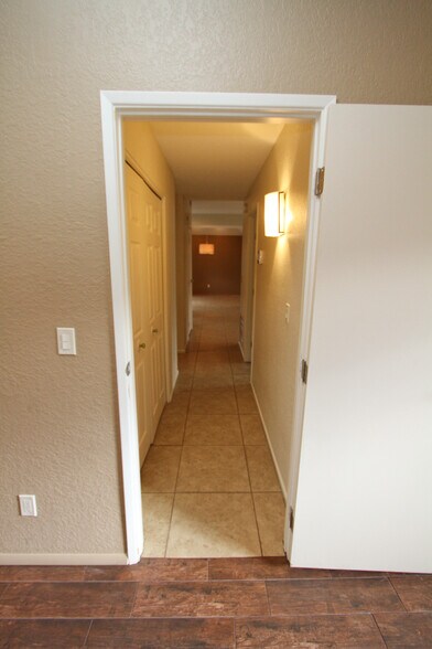 Hallway - 5557 N Mica Mountain Dr