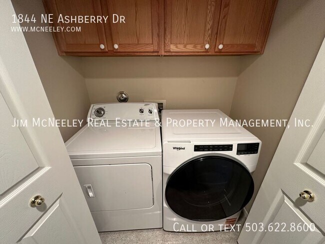 Building Photo - 1844 NE Ashberry Dr