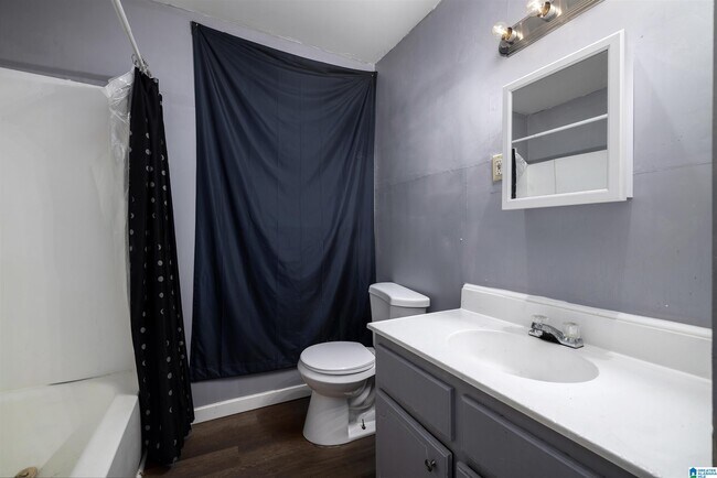 Building Photo - 2225 Beulah Ave SW