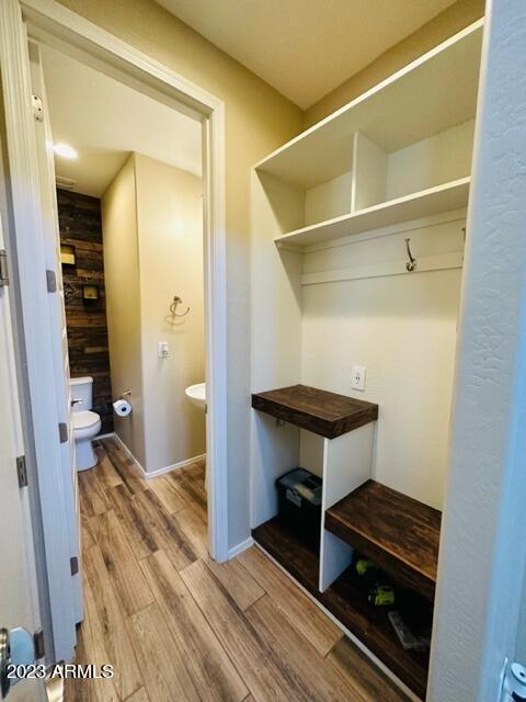 Building Photo - 9528 W Weeping Willow Rd