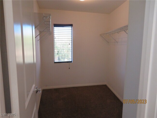 Building Photo - 9342 Autumn View Ave