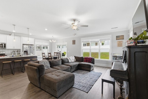 Building Photo - 8649 Lawson Dr