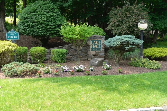 Primary Photo - 12 Boulevard Dr